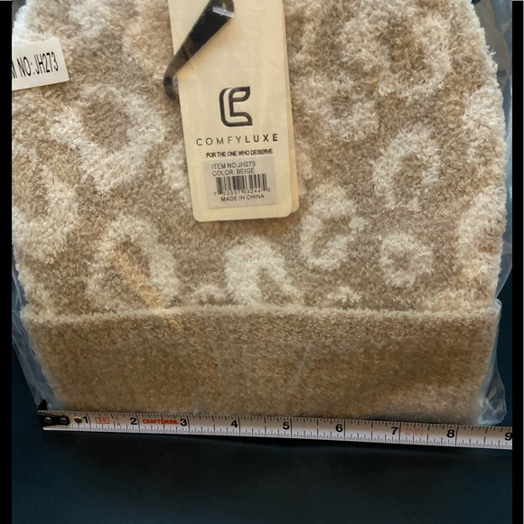 NEW Rich Taupe and Cream Winter Beanie Hat - Picture 4 of 5
